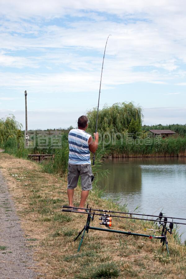 釣魚。